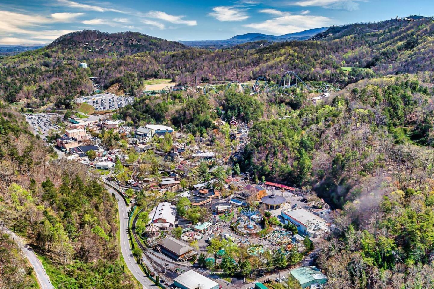 Romantic Mtn Cabin Hot Tub & Jacuzzi Views Villa Sevierville Exterior photo